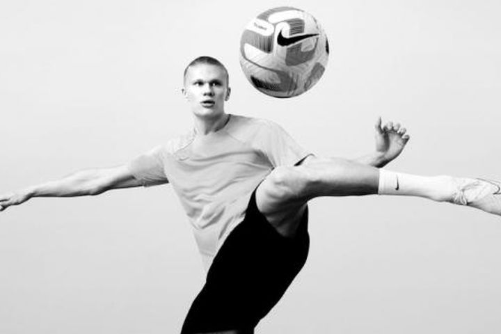 Erling Haaland ký giao kèo 'khủng' nhất lịch sử bóng đá
