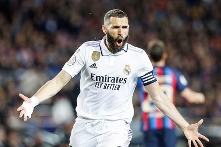 Hat-trick của Benzema nhấn chìm Barca, Real Madrid vào chung kết cúp Nhà Vua