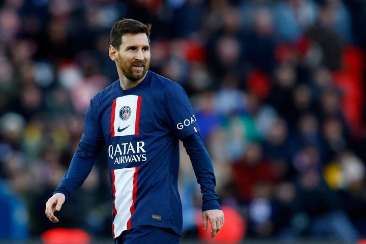Huyền thoại PSG: 'Cứ có ngày nghỉ, Messi lại về Barcelona'