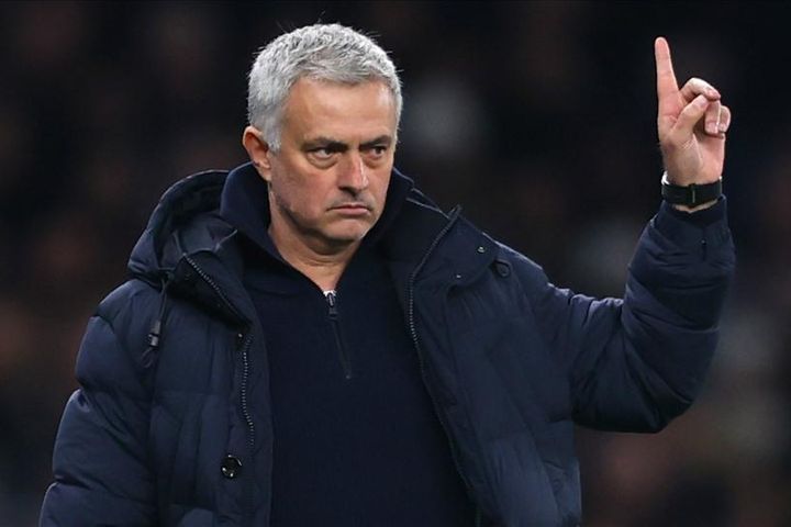 Ả Rập Xê-út chi tiền 'khủng' mời HLV Mourinho