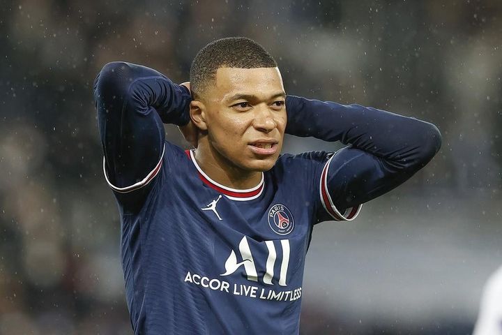 Kylian Mbappe bất mãn với PSG