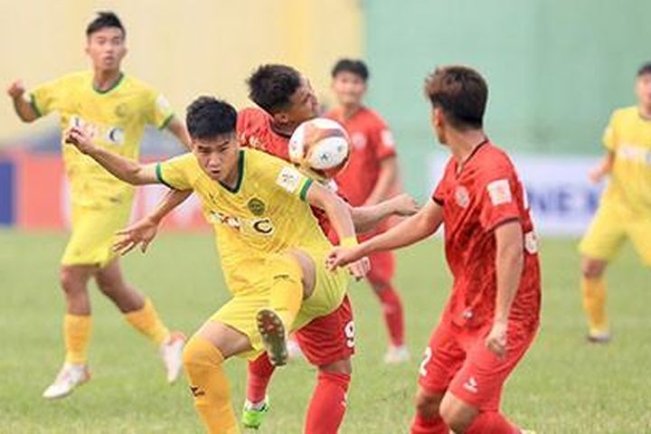 Đội bóng của HLV Quốc Vượng mất oan bàn thắng vì trọng tài?; ĐT nữ Việt Nam giao hữu với chủ nhà World Cup 2023