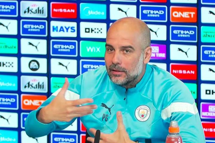 Pep Guardiola tiết lộ bí kíp tránh bị sa thải: 'Không phải vì tóc tôi đẹp…'
