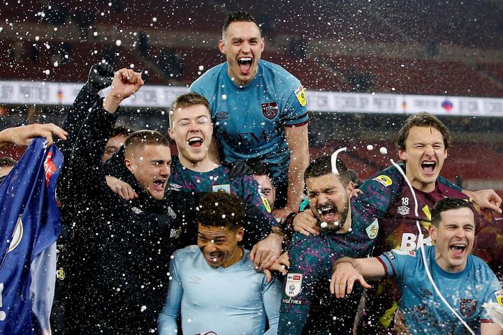 CLB đầu tiên thăng hạng Premier League 2023/24