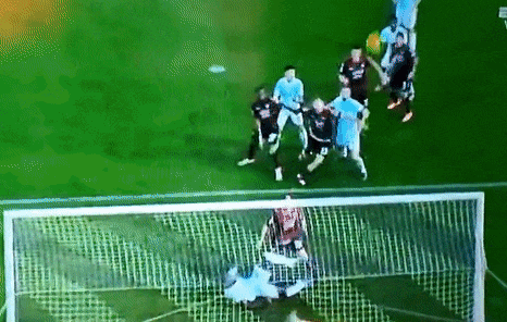 Ochoa gây sốt với pha cứu thua trước Inter