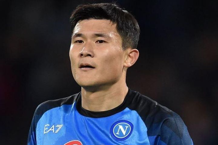 Napoli tiến sát chức vô địch Serie A