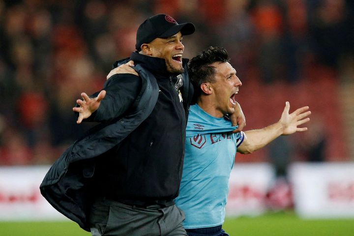 Nước mắt trong ngày Burnley thăng hạng Premier League