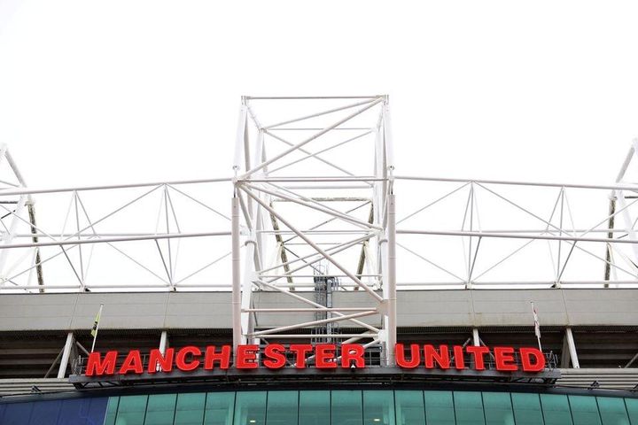 Sân Old Trafford không đạt tiêu chuẩn UEFA