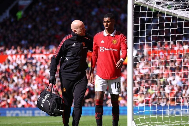 HLV Ten Hag nổi nóng với chấn thương của Rashford