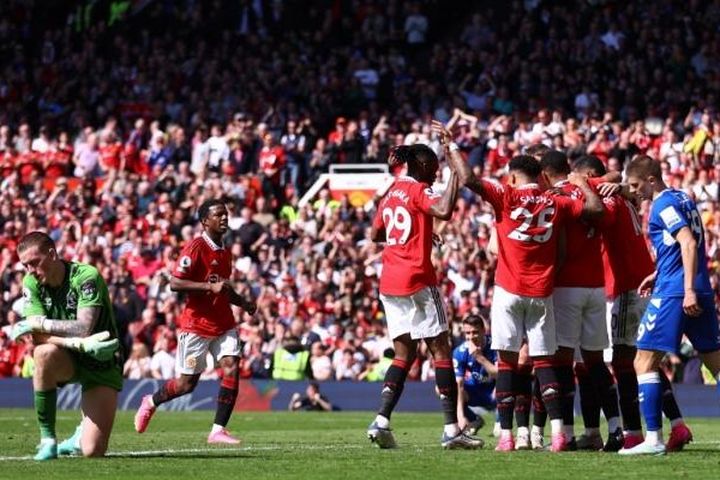 Đánh bại Everton 2-0, MU trở lại top 3 Ngoại hạng Anh