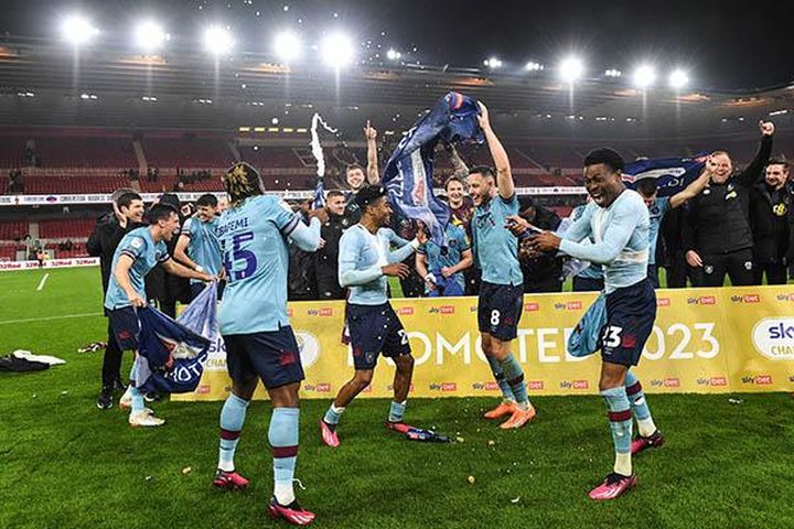Xác định CLB đầu tiên thăng hạng Premier League