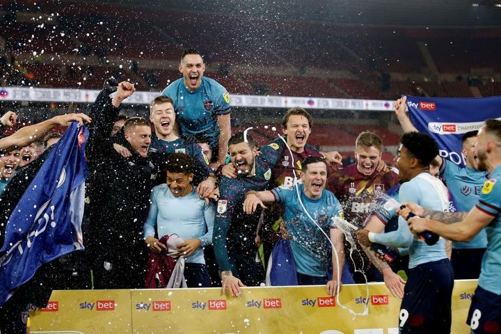 Cựu sao Man City dẫn dắt Burnley trở lại Ngoại hạng Anh