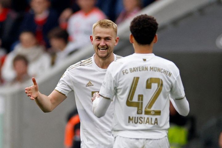 De Ligt hóa cứu tinh, Bayern ''đòi nợ'' Freiburg