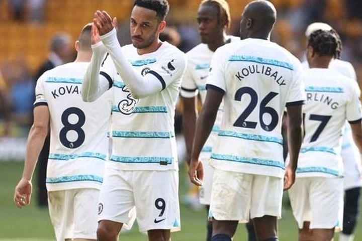 Chelsea thua 0-1 trên sân Wolves ở vòng 30 Premier League