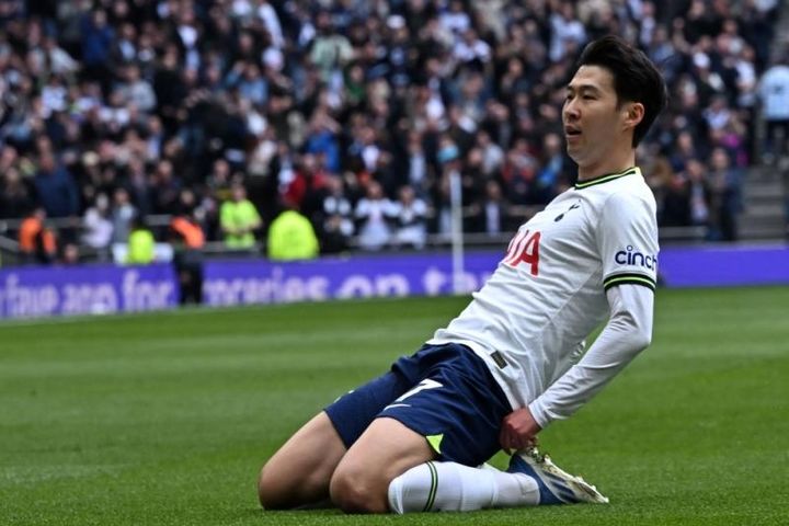 Son ghi 100 bàn, nhưng có vượt Park?