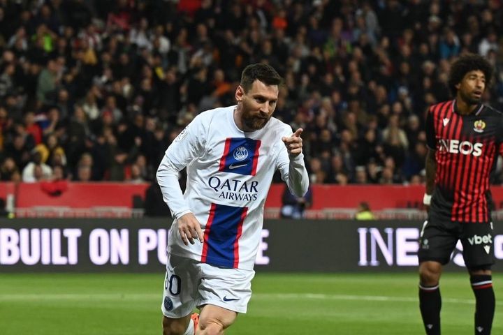 Messi nổ súng lập kỷ lục, vượt qua Ronaldo