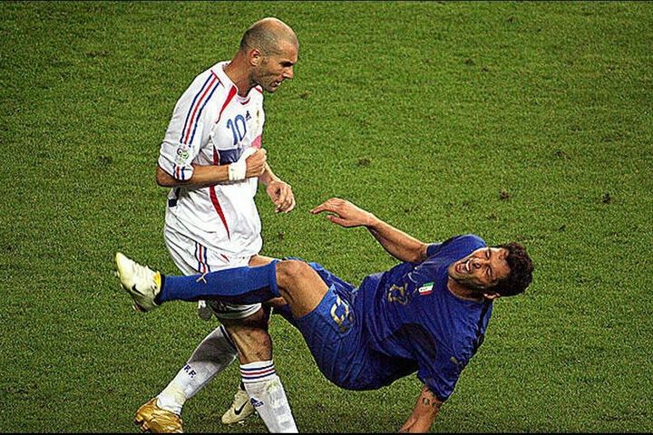 Zidane bị xúc phạm và cú húc đầu lịch sử