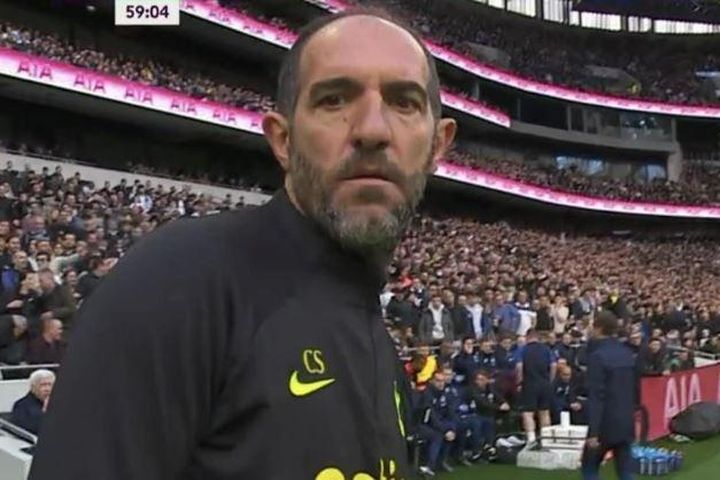 Không làm gì, HLV Tottenham vẫn bị đuổi