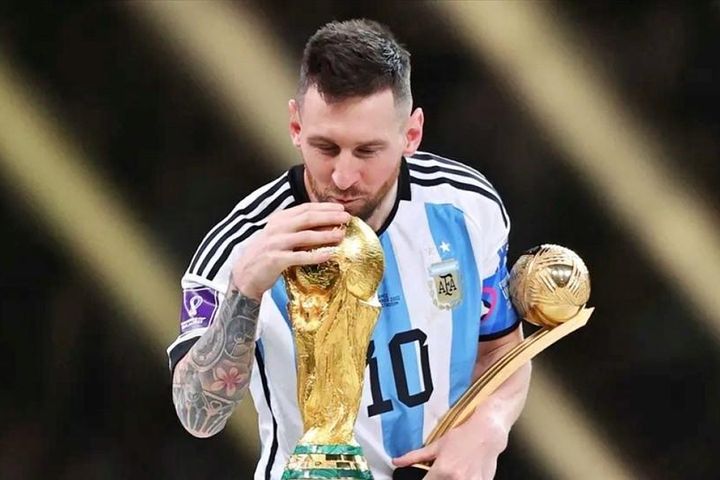 Messi trở thành tâm điểm chỉ trích của chủ tịch UEFA