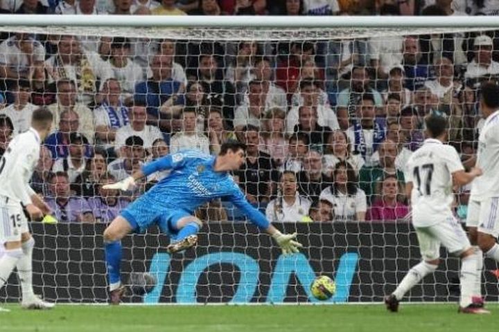 Real Madrid hết cơ hội vô địch sau trận thua ngược trước Villarreal