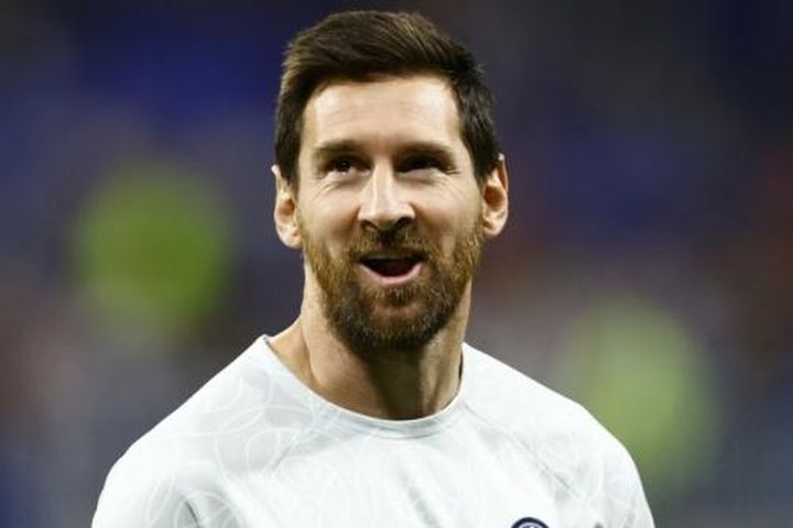 Messi chính thức 'vượt mặt' thành tích khủng của Ronaldo