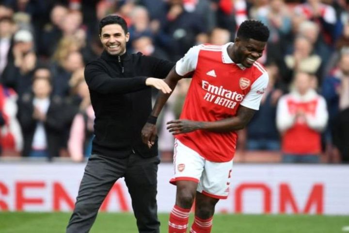 Man City gây áp lực với Arsenal bằng đại thắng trước Southampton