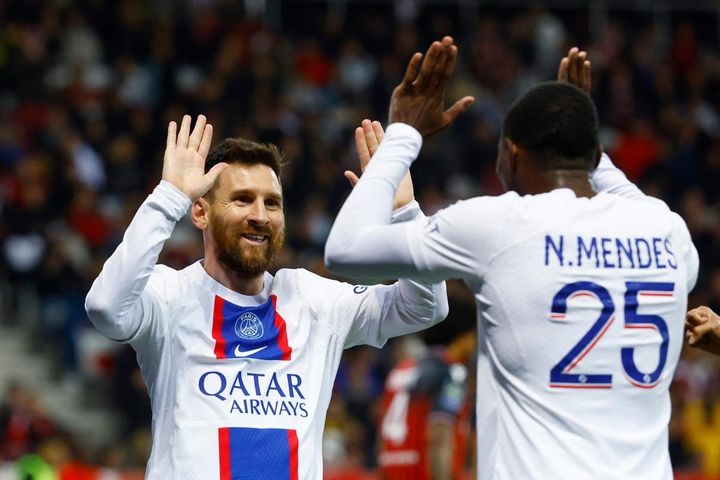 Ghi bàn giúp PSG đánh bại Nice, Messi vượt kỷ lục của Ronaldo