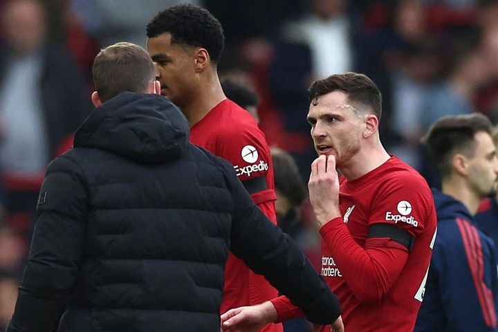 Roy Keane chỉ trích Robertson là đứa trẻ to xác