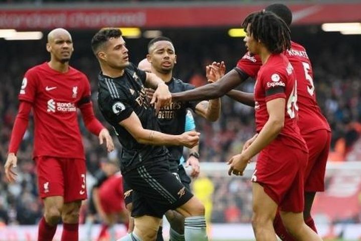 Man City thu hẹp khoảng cách với Arsenal trên bảng xếp hạng Ngoại hạng Anh