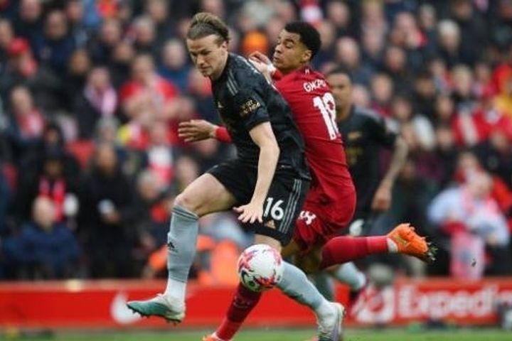 Liverpool hòa kịch tính với Arsenal ngay trên sân nhà