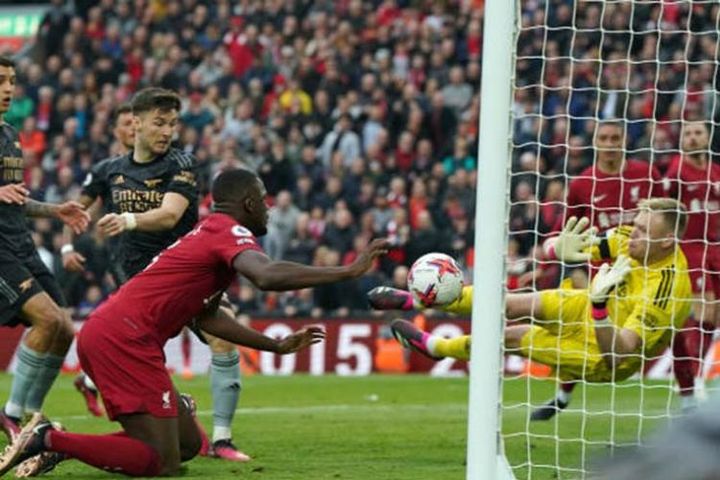 Tổng hợp vòng 30 Ngoại hạng Anh: Arsenal thoát thua nghẹt thở, đua top 4 gay cấn