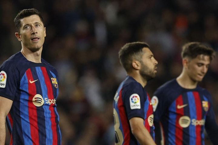 Lewandowski tịt ngòi, Barcelona hòa thất vọng