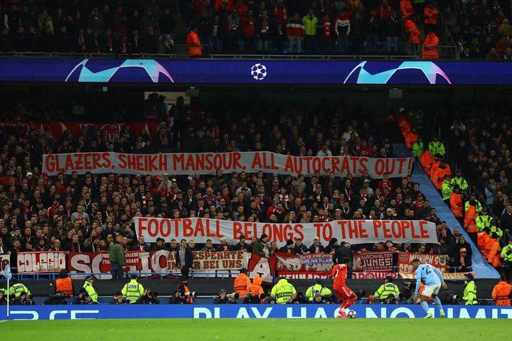 CĐV Bayern công kích giới chủ MU và Man City