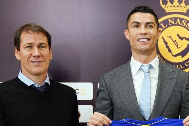 Ronaldo hóa 'cừu đen' khiến HLV Al Nassr bay ghế