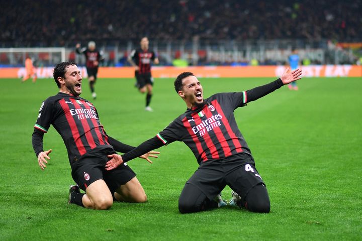 Milan hạ Napoli ở Champions League