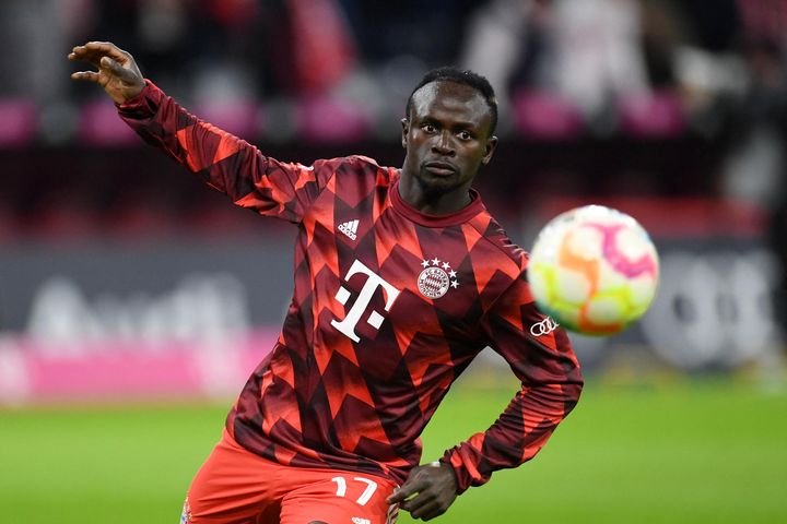 Mane đấm cầu thủ Bayern sau trận thua Man City