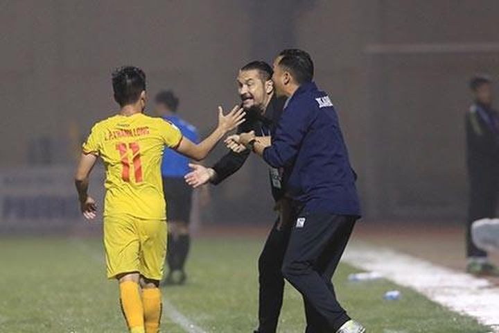 Công an Hà Nội dứt mạch không thắng, B.Bình Dương lún sâu ở nhóm cuối BXH; Xứ Thanh độc chiếm ngôi đầu bảng