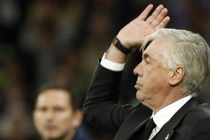 'Bố già' Ancelotti đã khiến học trò cũ Lampard cúi đầu như thế nào?