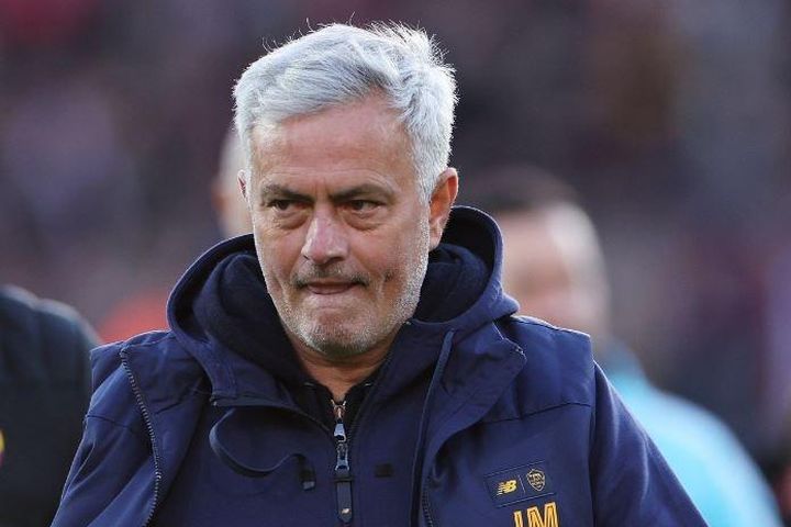 Thầy trò Mourinho gây thất vọng ở tứ kết Europa League