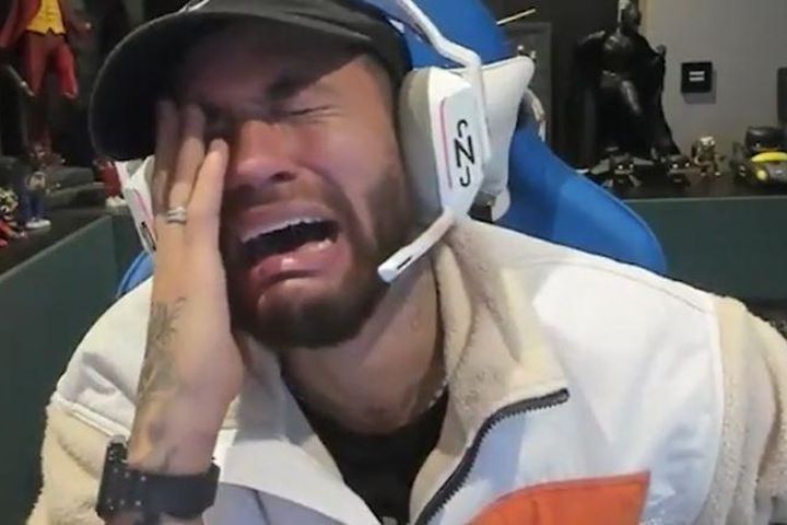 Neymar bị điều tra vì thói quen đánh bài