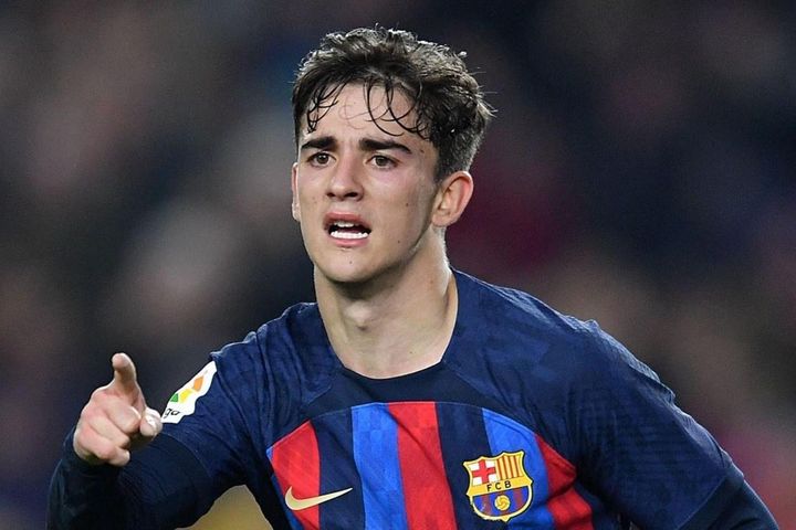 Barca sợ mất Gavi