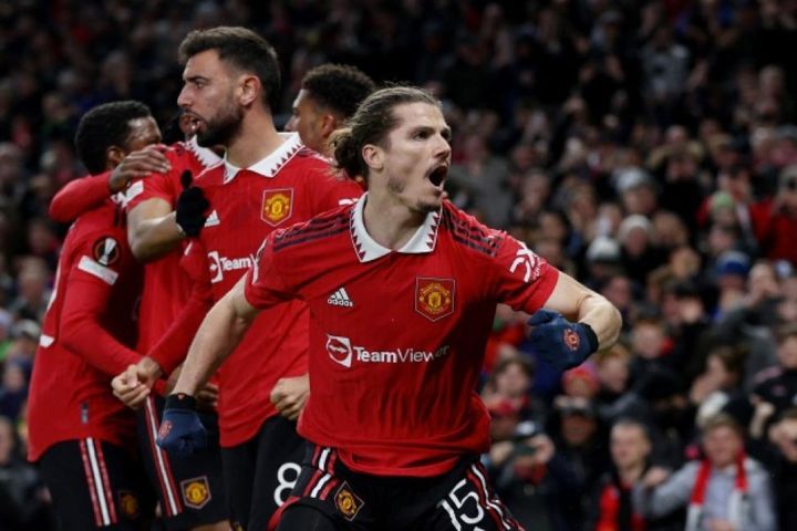 HLV Erik ten Hag mắc sai lầm, Man United mất điểm cay đắng