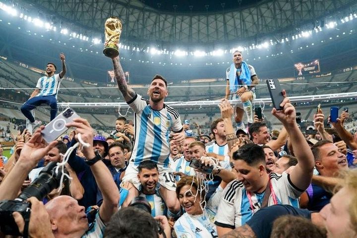 Tạp chí Time vinh danh Lionel Messi, Roger Federer ca ngợi hết lời