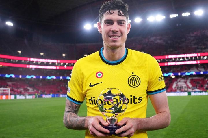 MU liên hệ Bastoni, Chelsea mua Julian Alvarez