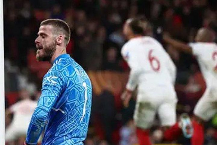 Sự tự mãn có thể giết chết mùa giải của Man United