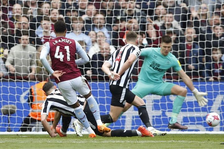 Newcastle thảm bại, MU sáng cửa trở lại vị trí top 3 Ngoại hạng Anh