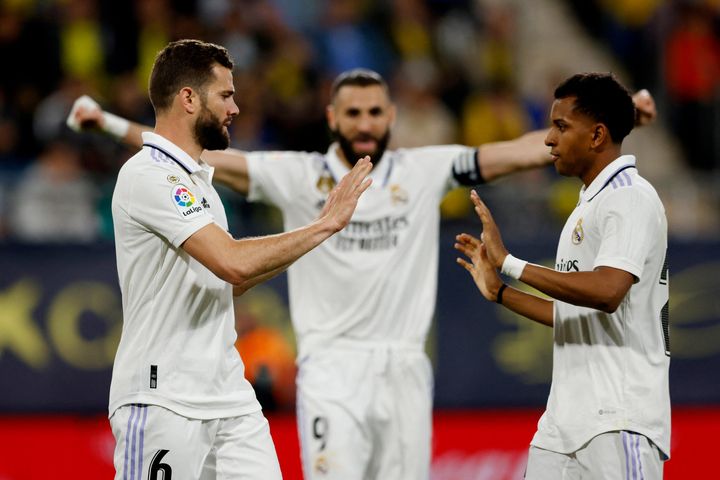Thắng Cadiz 2-0, Real còn kém Barca 10 điểm