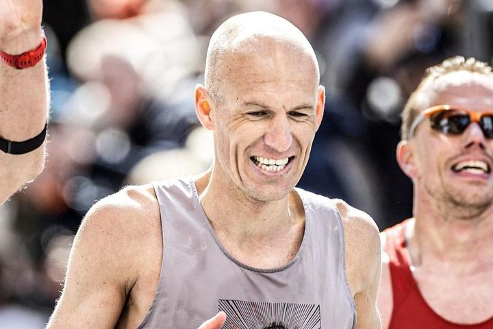 Robben chạy marathon dưới 3 giờ