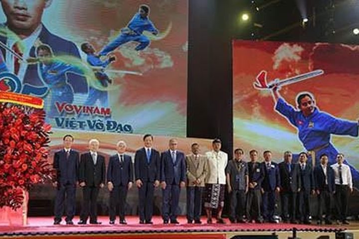 Huỳnh Như ghi bàn giúp Lank thắng trận; Hà Nội FC vượt mốc nửa tỷ đồng tiền phạt vì liên lụy pháo sáng ở V.League