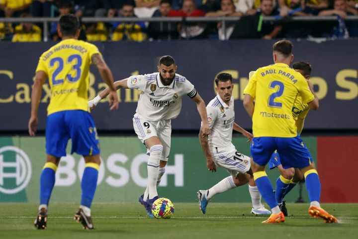 Benzema vô duyên kỳ lạ, Real Madrid hạ gục Cadiz nhờ 5 phút thăng hoa